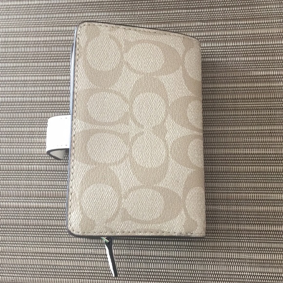 NWT Coach Medium Zip Wallet Khaki / Chalk - Picture 7 of 8